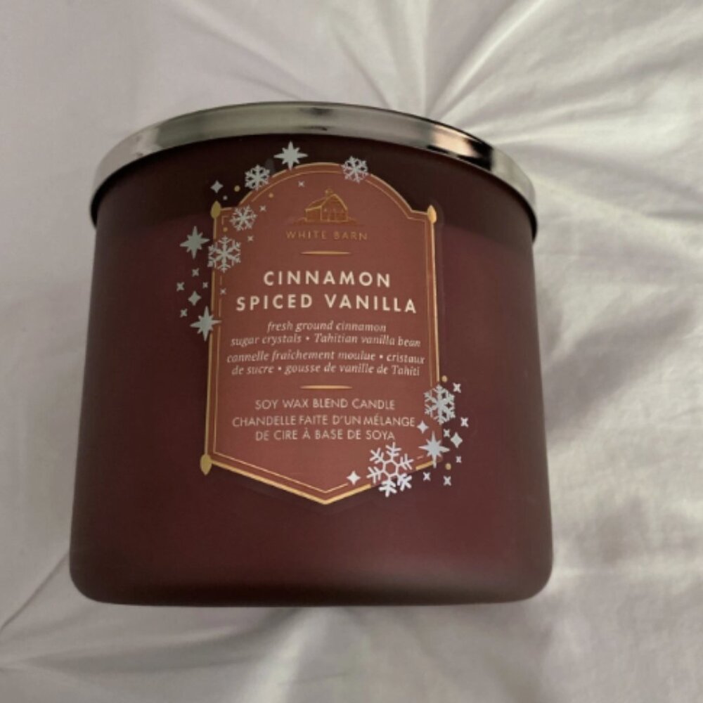 White Barn, Cinnamon Spiced Vanilla, Scented Candle, 14.5oz, brand new
